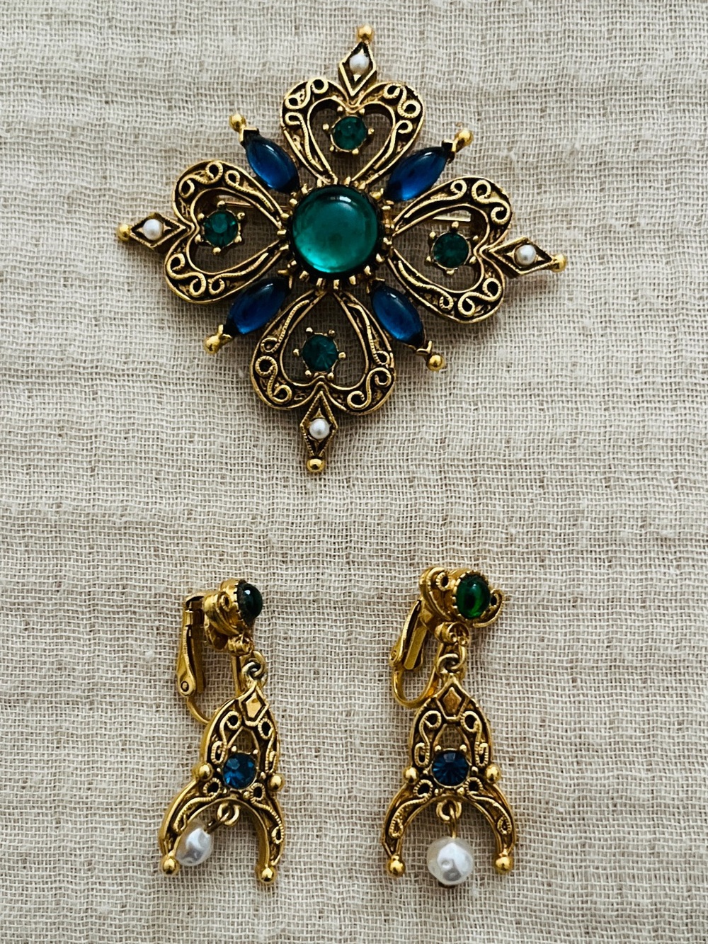 Vintage Florenza Brooch and clip on earrings - Picture 2 of 5